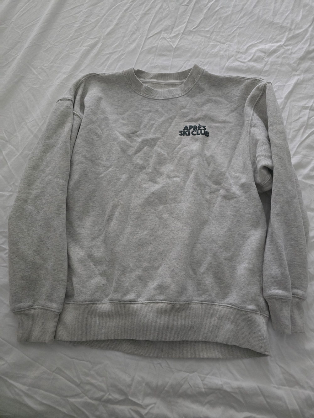 Abercrombie & Fitch Light Gray Crewneck Sweatshirt with Small Apres Ski Logo